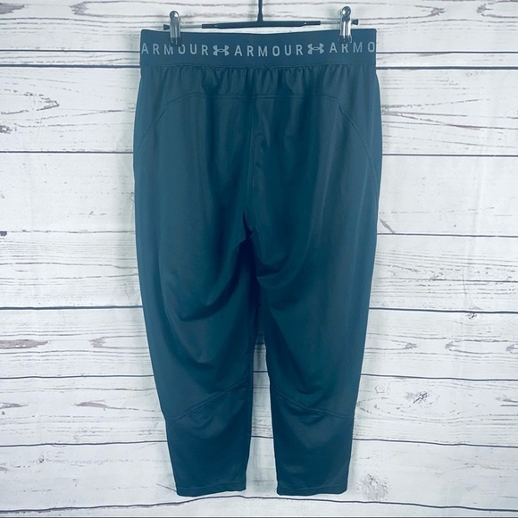 UNDER Armor casual activewear loose fit short pants Sz M - Picture 6 of 8